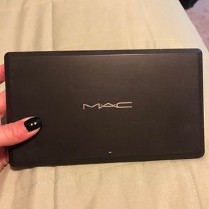 MAC individual shadow pallet